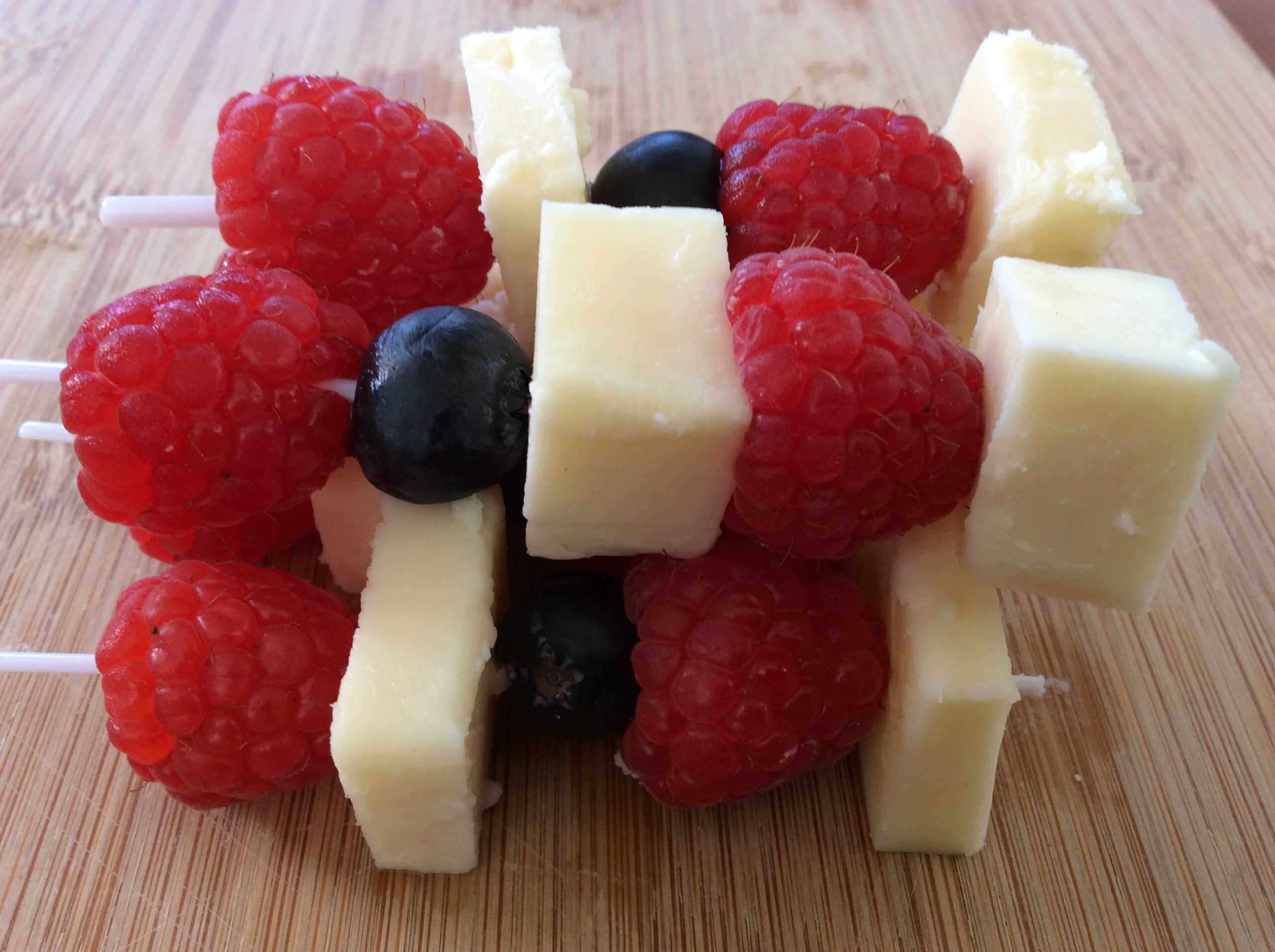 Red White And Blue Berry Cheese Bites Easy 4th Of July Appetizer Red White And Blue Berry Cheese Bites Easy 4th Of July Appetizer
