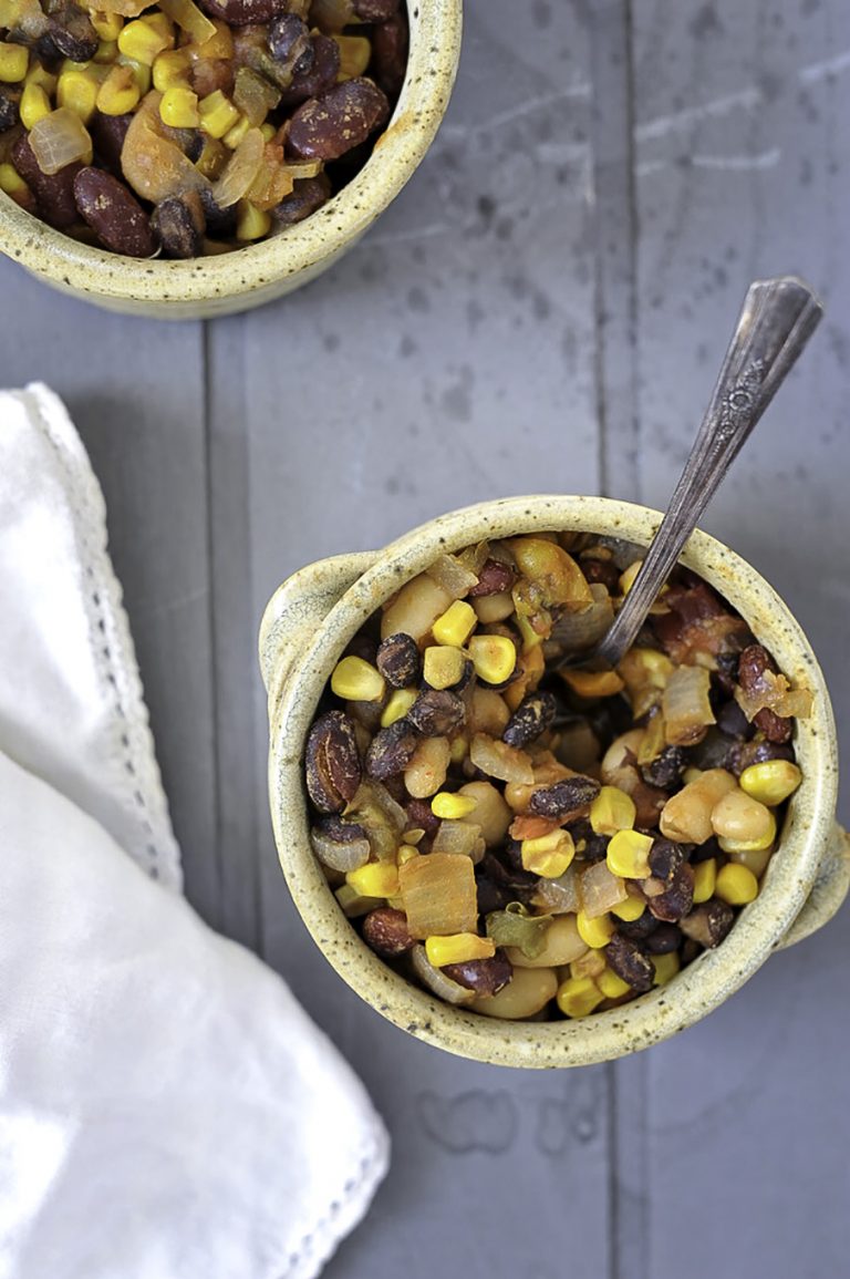 5 Minute Slow Cooker Vegetarian Chili Recipe