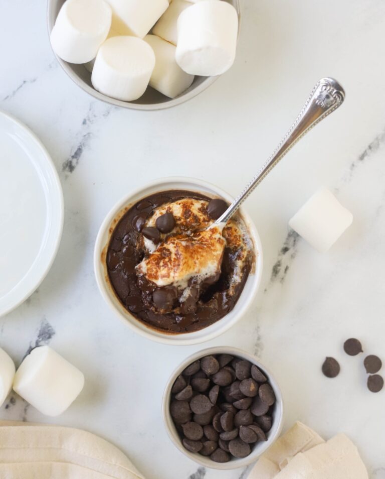 S’mores Chocolate Baked Oats [No Sugar Added!]