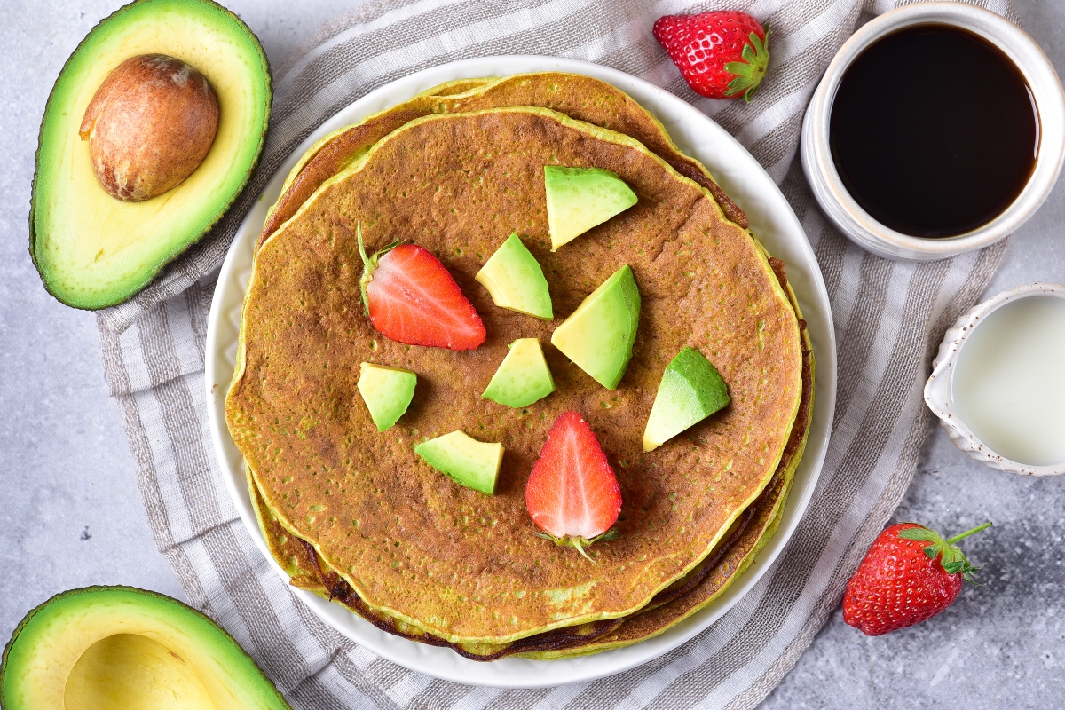 Avocado pancakes with strawberries