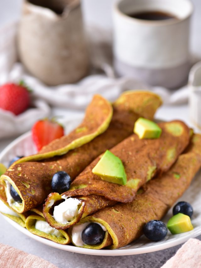 cropped-Avocado-pancakes-with-blueberries.jpg