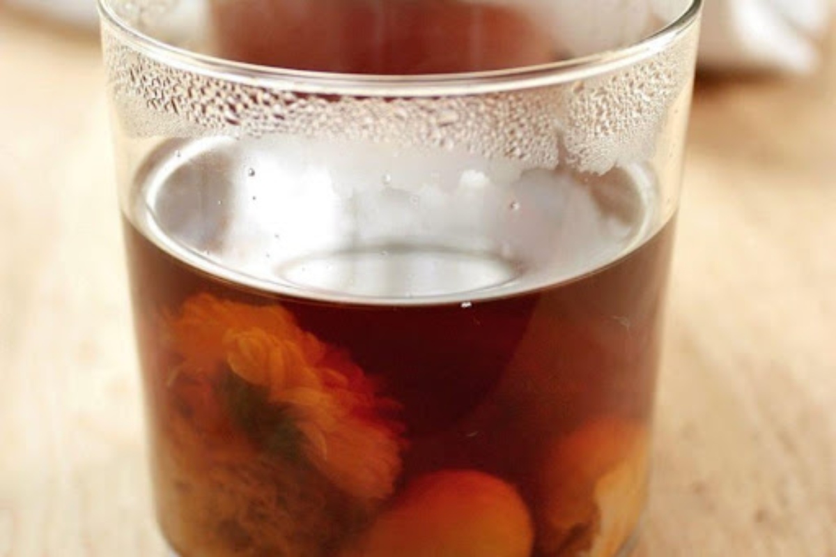 Monks' fruit and chrysanthemum tea