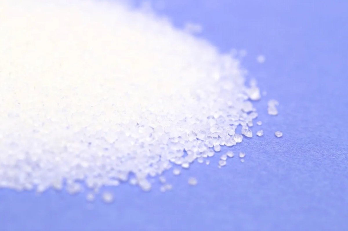 Scattered sucralose against the blue background