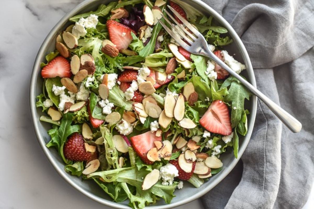 Strawberry goat cheese salad