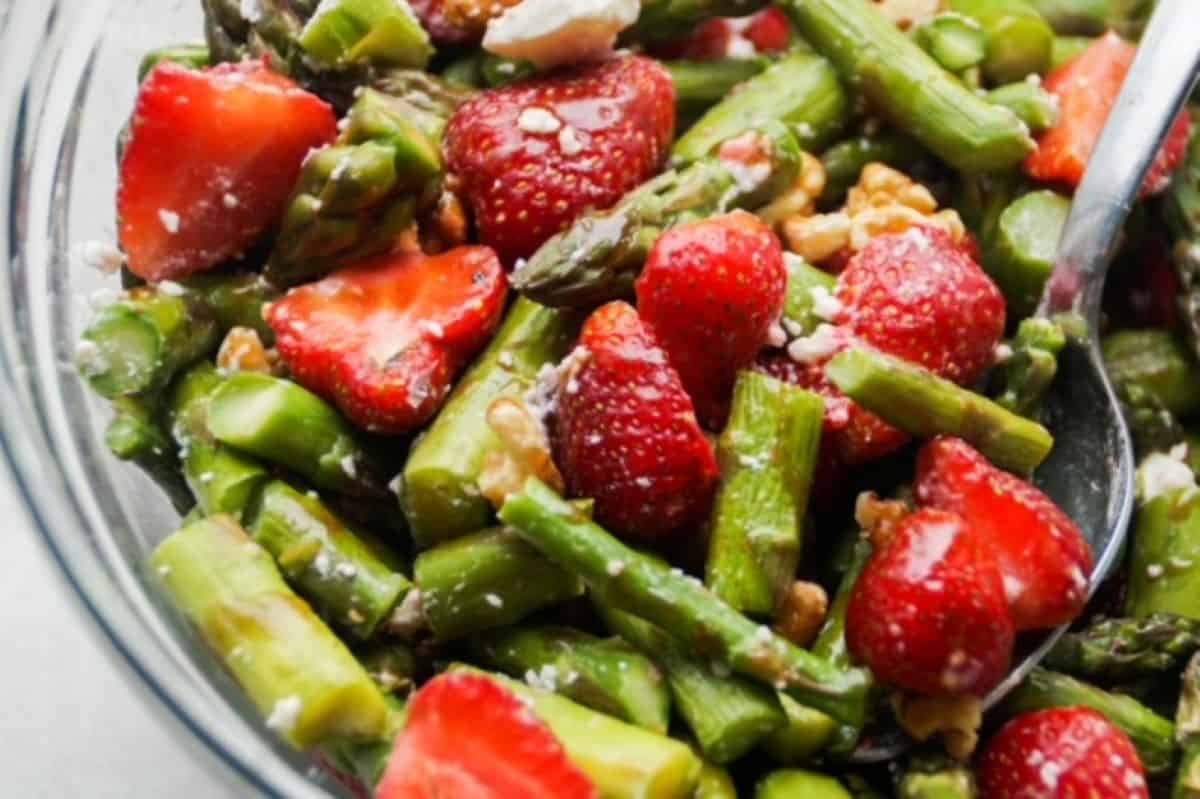Strawberry asparagus salad