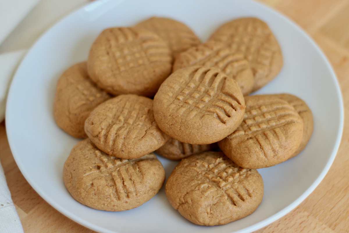 2-ingredient peanut butter cookies