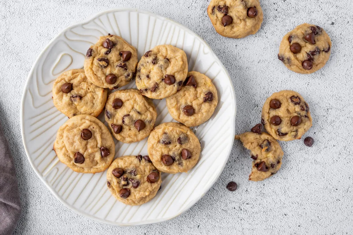 Banana breakfast cookies with chocolate chips