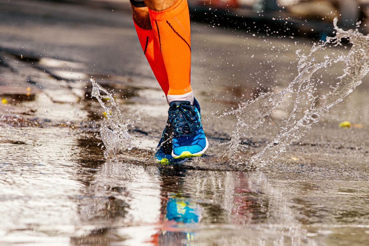 Legs runner in orange compression socks