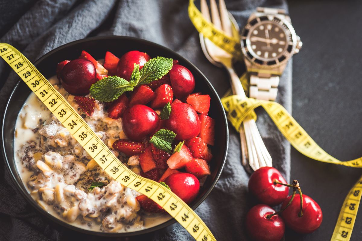 Weight management with allulose and erythritol included in the meals