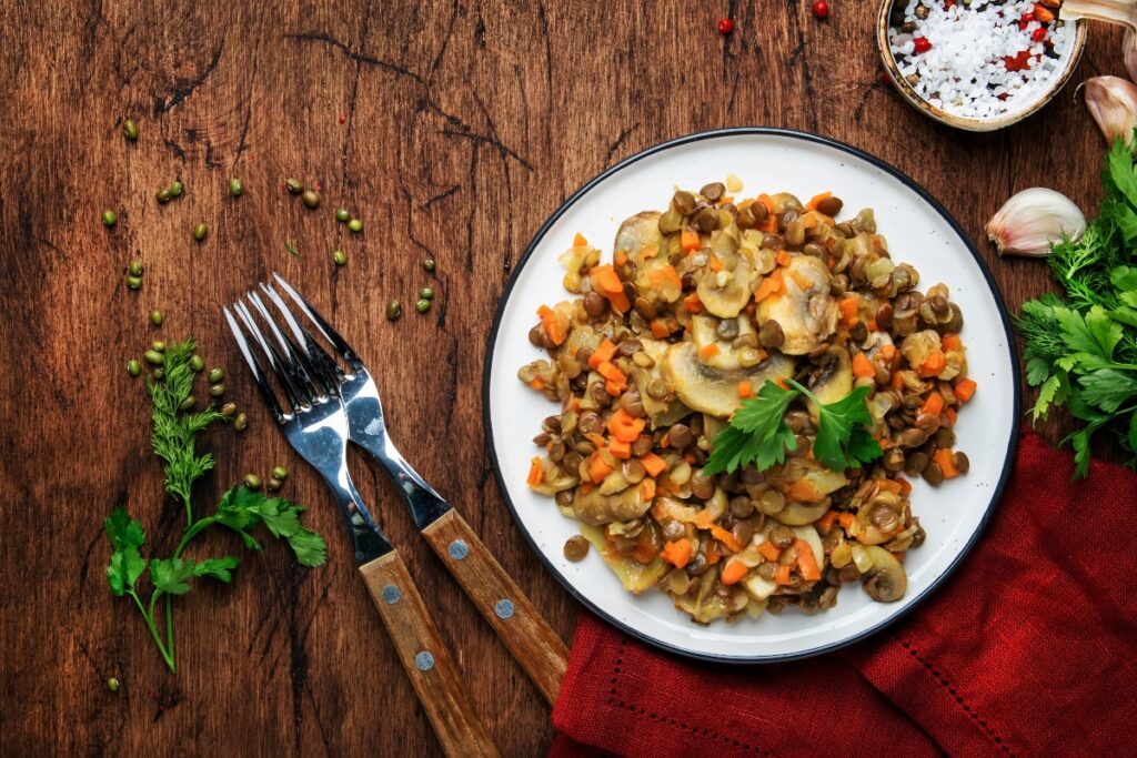 Green lentils with mushrooms and vegetables